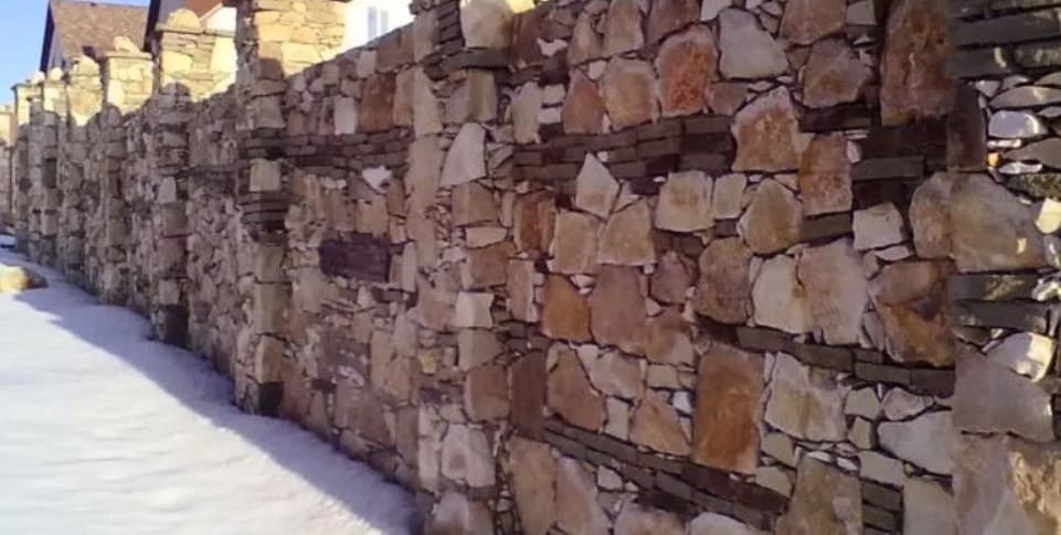забор из бутового камня в Симферополе